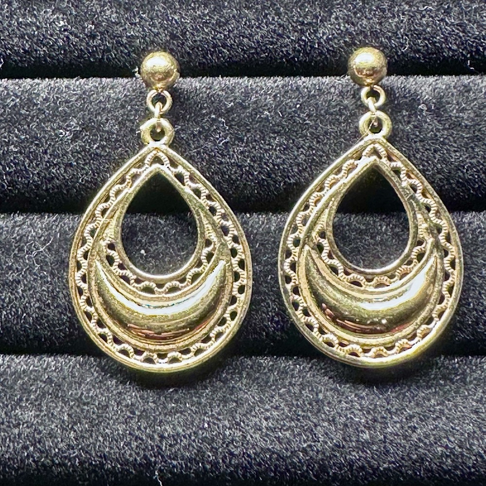 Vintage Monet‎ Teardrop Filigree Chevron Open work Gold Tone Pierced Earring